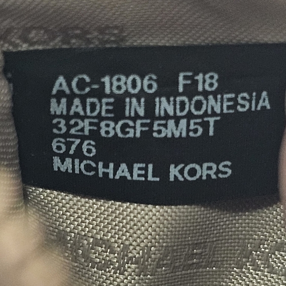 MICHAEL KORS SMALL TRI-COLOR LEATHER CAMERA BAG - Picture 15 of 15